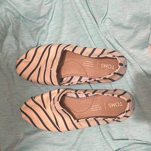 Tom’s flats size 6.5 cream and black stripe!